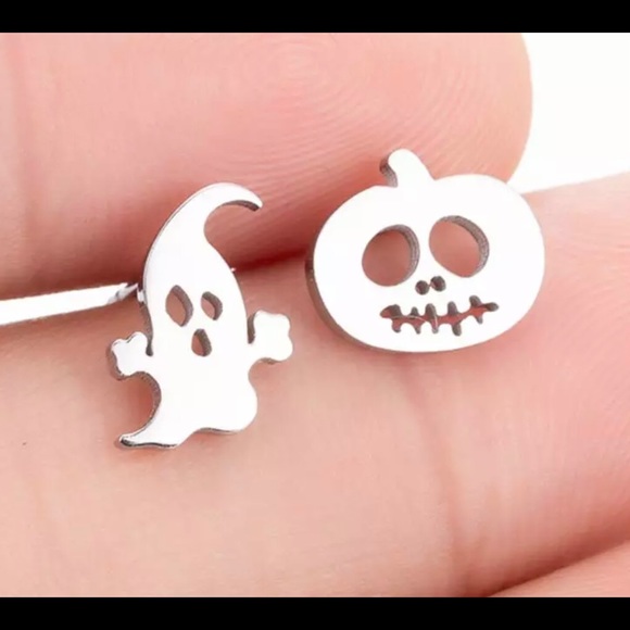 Halloween 🎃 and 👻 stainless steel stud earrings - Picture 5 of 9